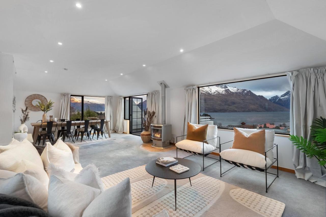 Panoramic Views - 10 Minutes Walk To Town 1