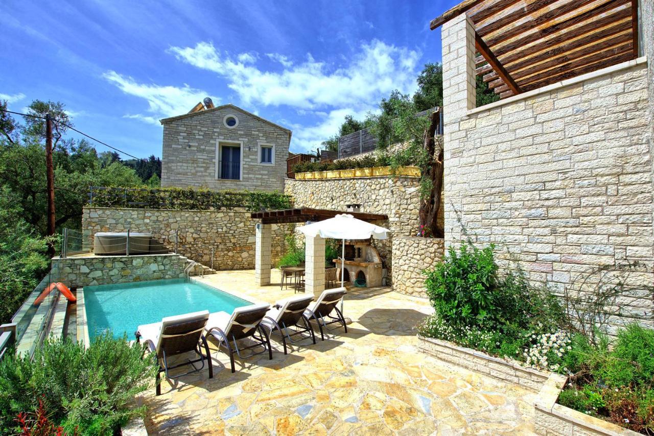 Villa Yaisemi by Posarellivillas