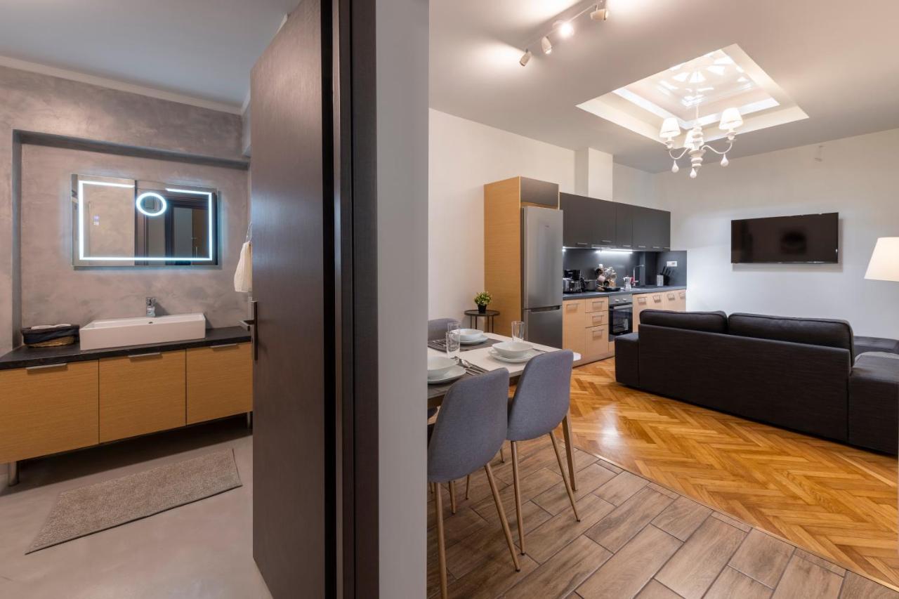 Modern 5bd Apartment in the Heart of Athens