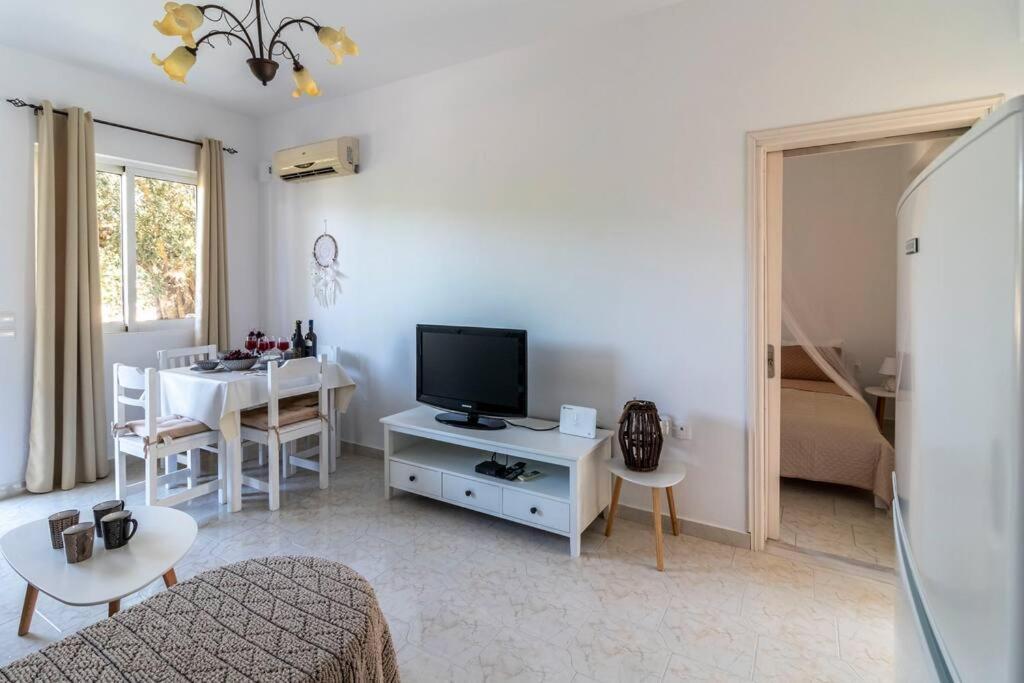 Fotis House 1