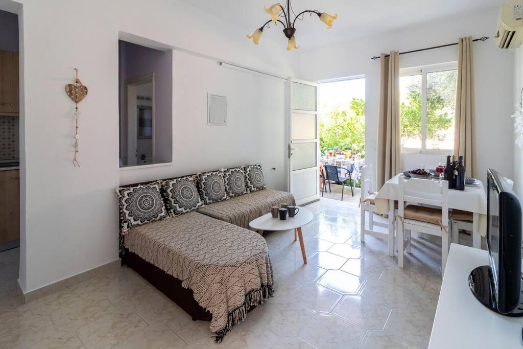 Fotis House