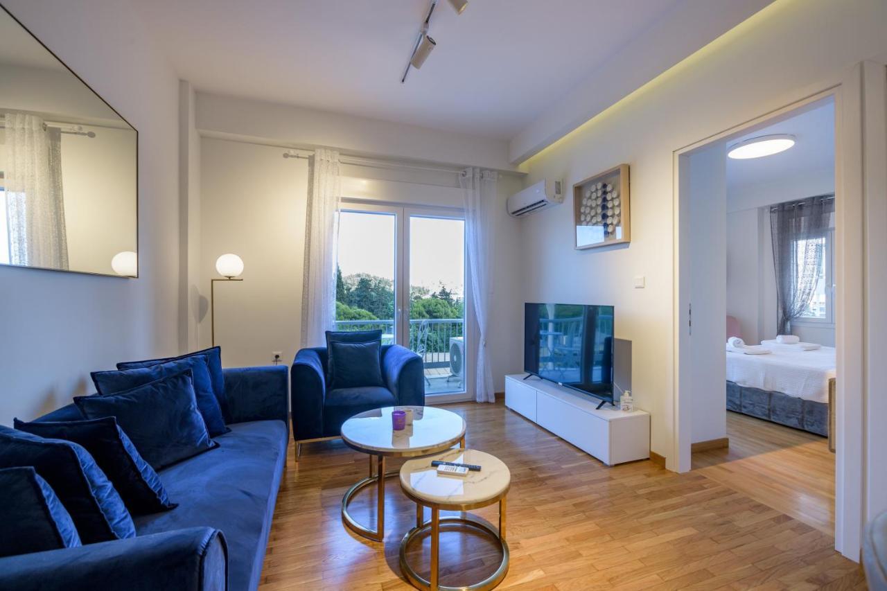 Lush Sapphire Apt in the Heart of Athens!