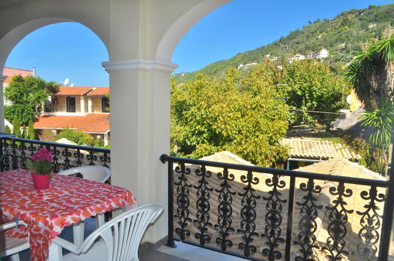 Holiday Apartments Yannis on Agios Gordios Beach in Corfu