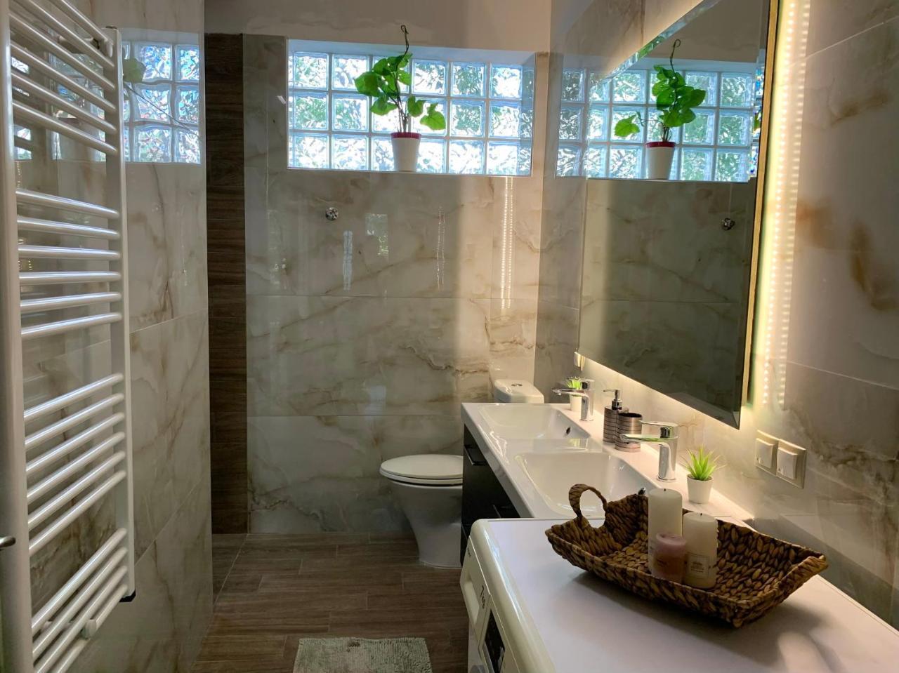 Oasis Luxury Detached House in Thessaloniki with Hydromassage 1