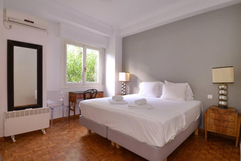 Thiseio, a Vintage Apartment