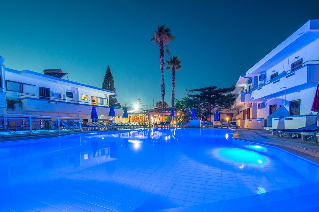Yiannis Yard Studios & Apartments