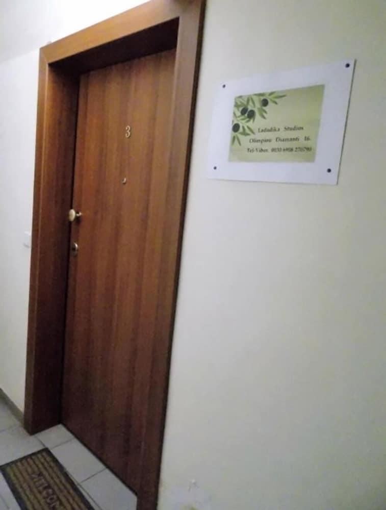 Ladadika Studios 1