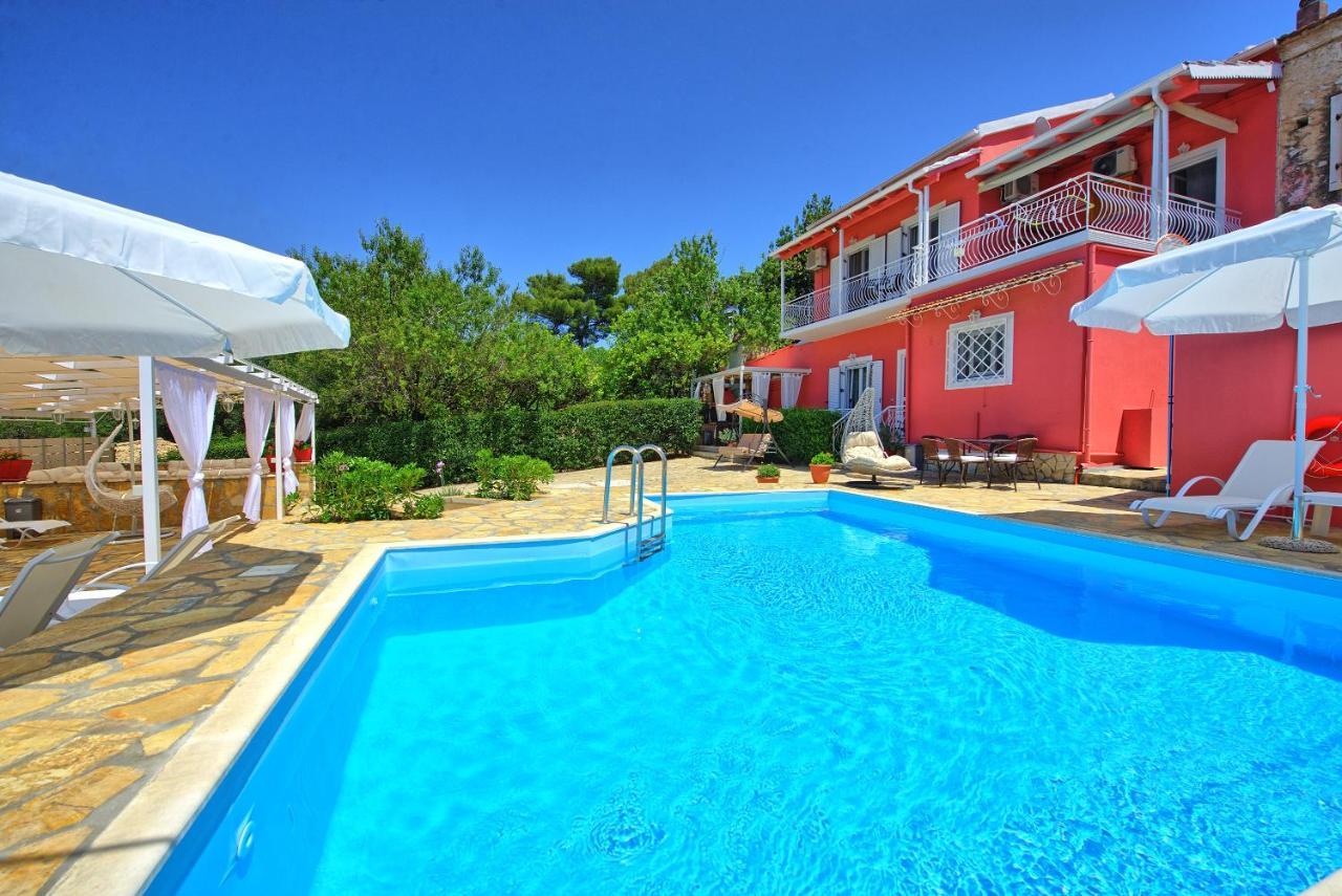 Villa Giador by Posarellivillas