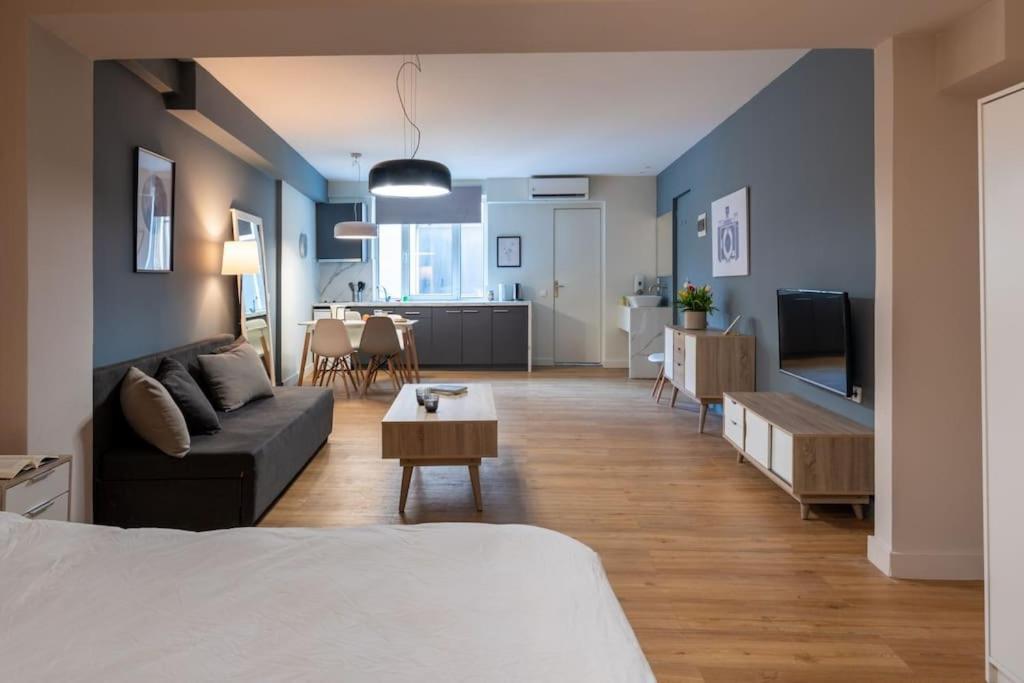 Central, Spacious Studio 5 Min Walk To Acropolis