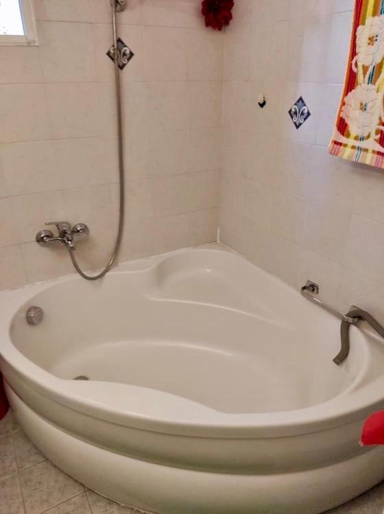 Marys House , Lovely 2-Bedroom Apartment 2