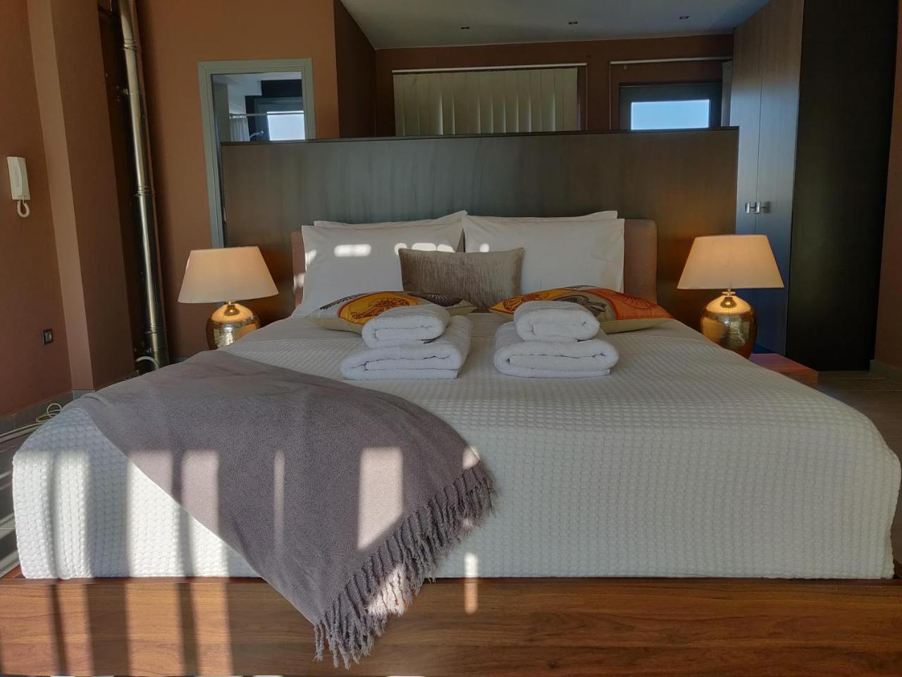 Elegant Bright Apartment with Acropolis View Terrace
