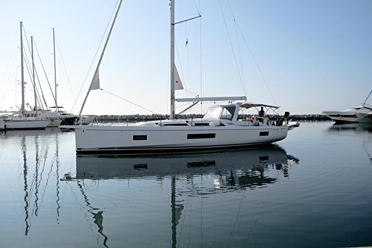 Yacht Psari