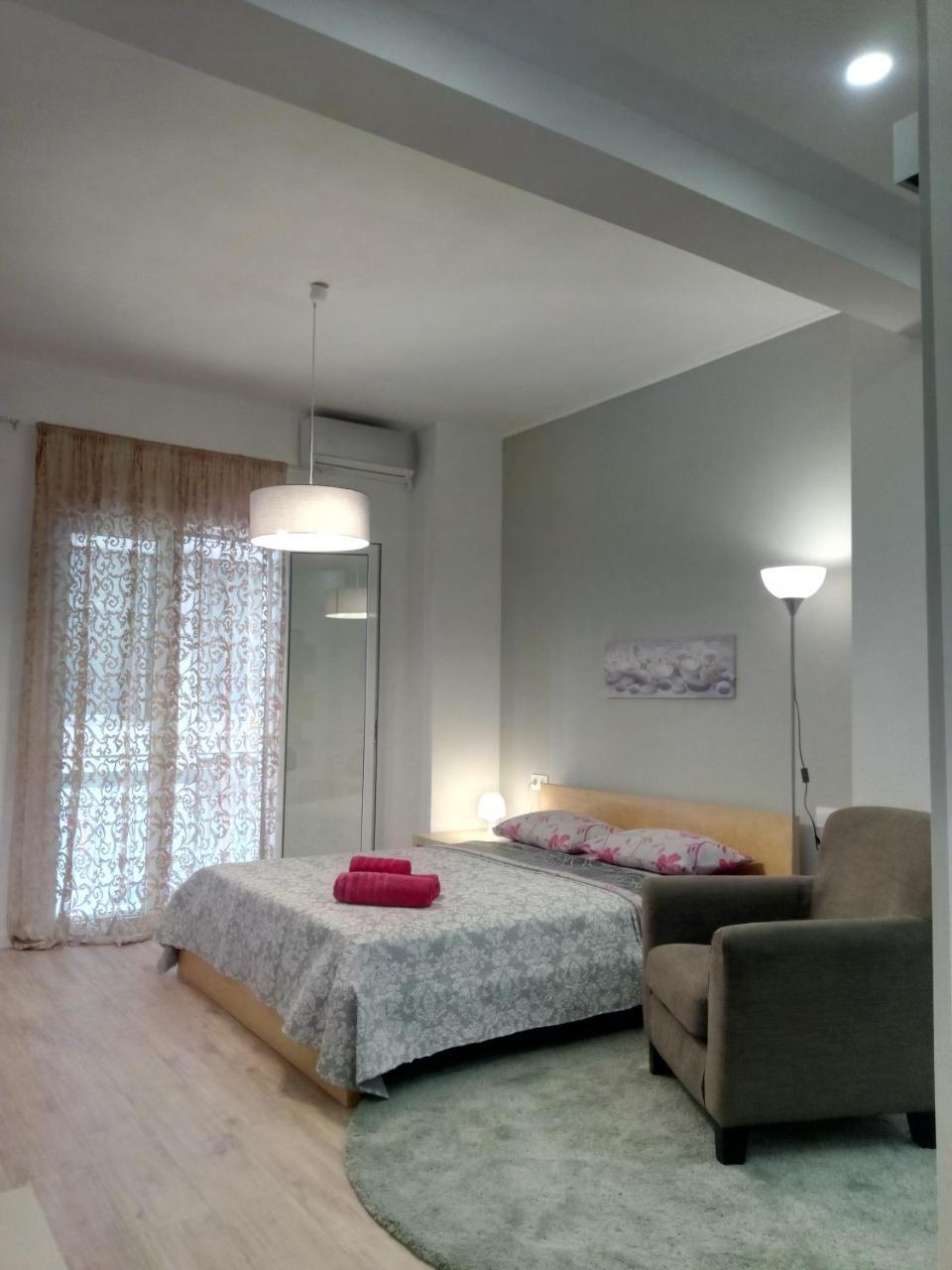 Apartments in the Center Near the Railway Station, 100 Meters From the Metro