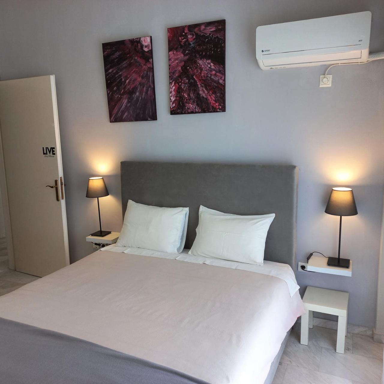 Central, Bright And Comfortable Apartment with Balcony