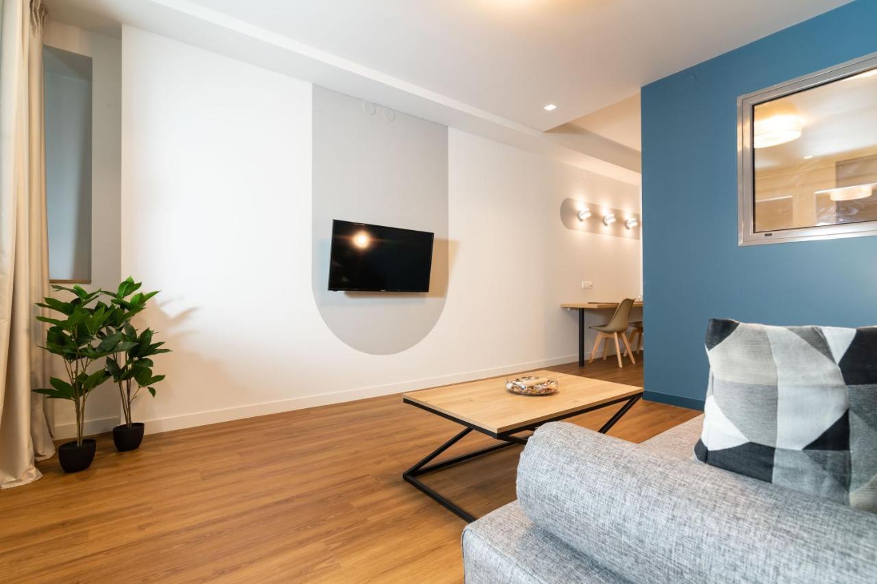 F & B Collection - City Central Suite for 3 2
