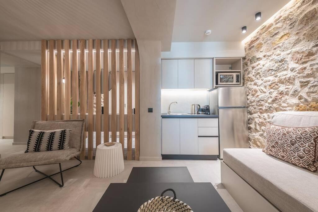 Apollonos 28 Luxury Suites