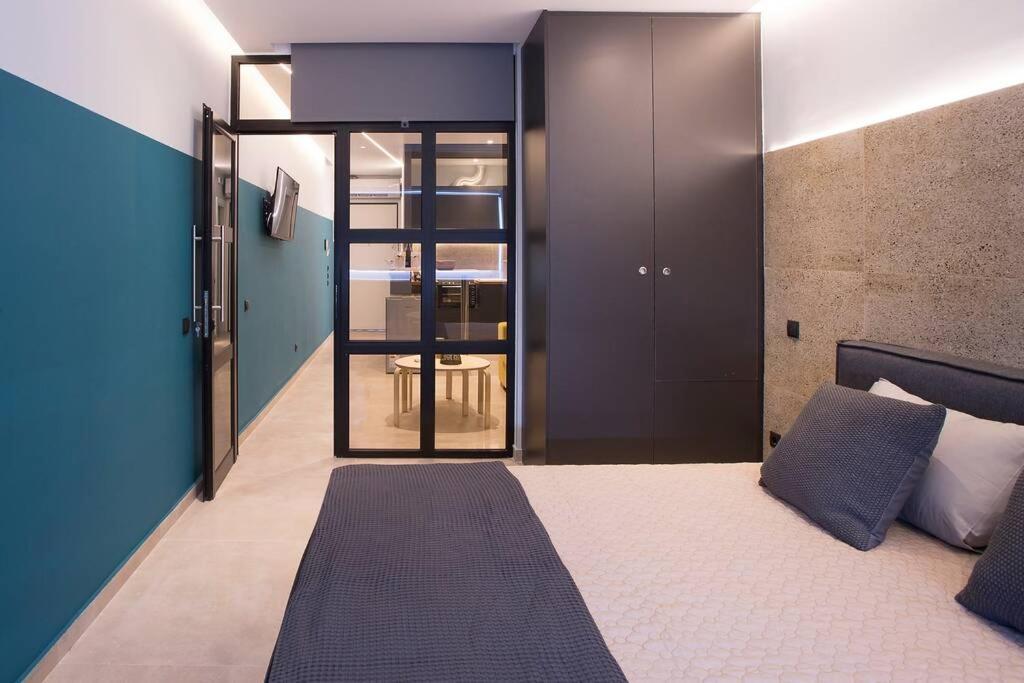 City Center Modern Renovated Apartment