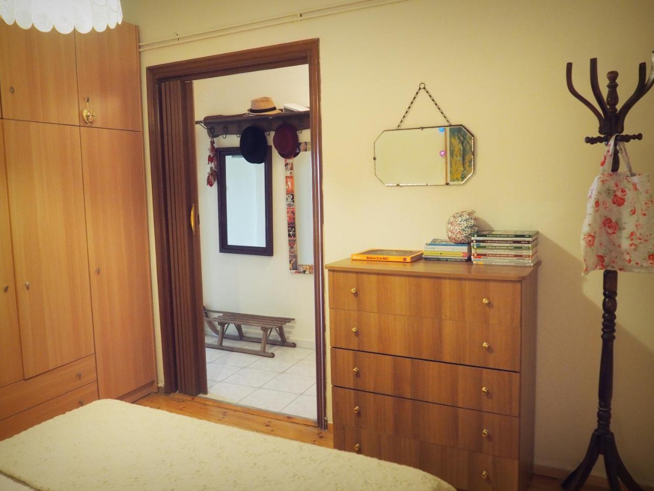 Sunny Apartment Near the Center 1