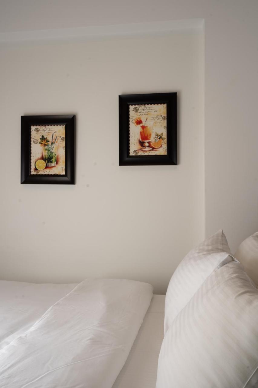 Dema's Luxury Suites (E3) (Adults Only)