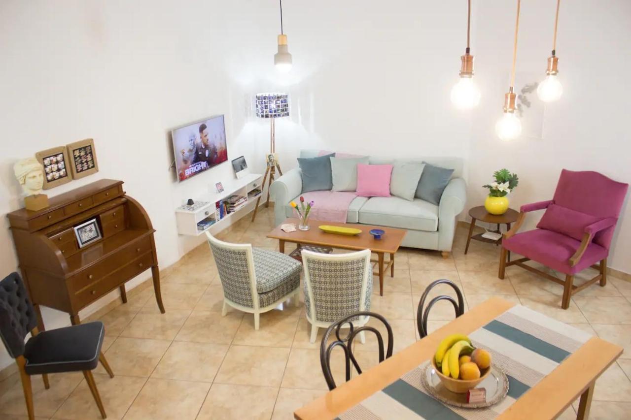 *Central Acropolis* Sleep in An Artist'S Apartment