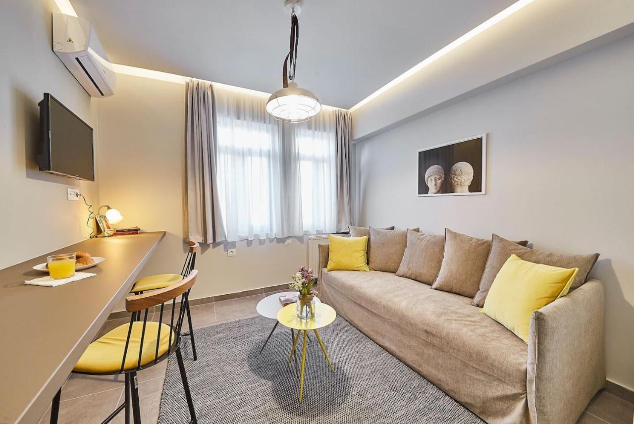 Live Like a Local in a Vintage 1bdr Near Acropolis