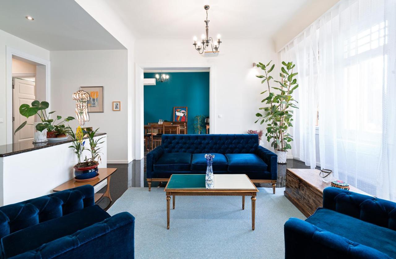 Spacious & Artistic Retro 2bd Apt with Sauna