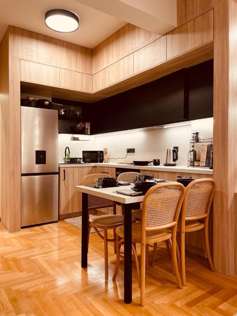 2 Bedroom Apt - Live Like a Local in Kolonaki