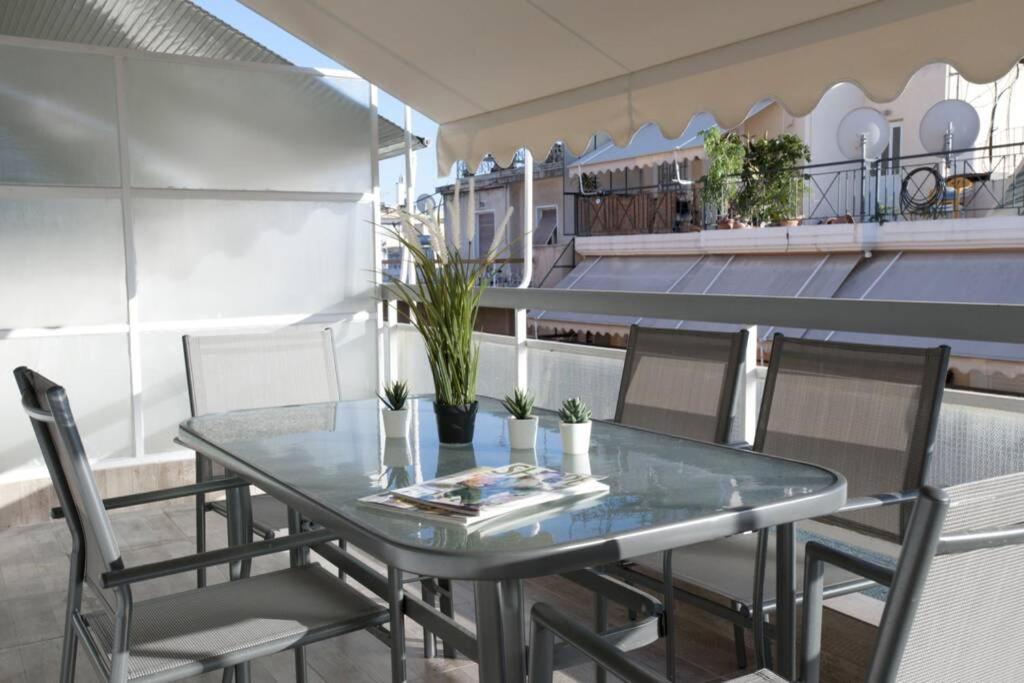 Kolonos, a Renovated Apartment