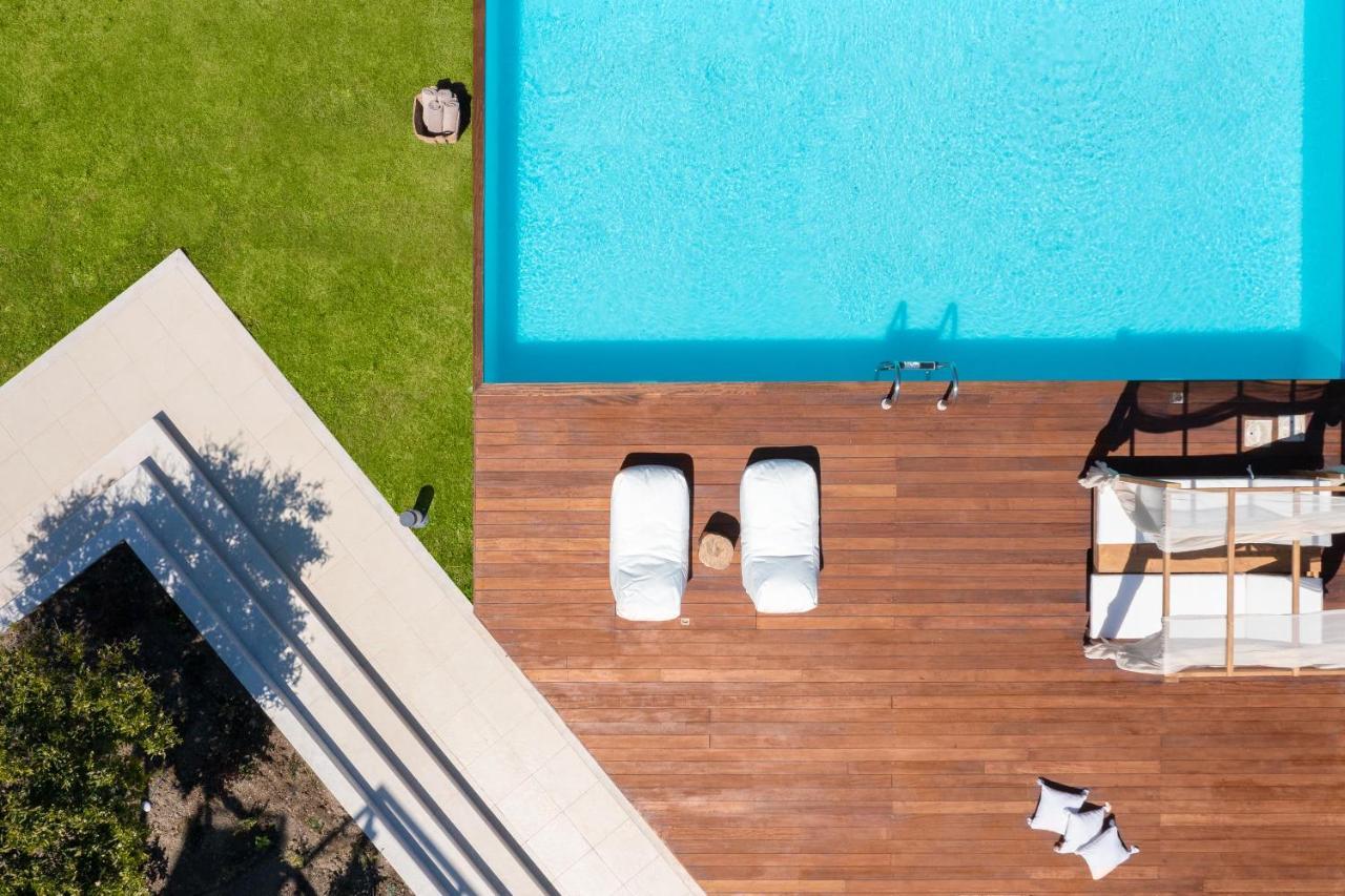 Love White Villa 2