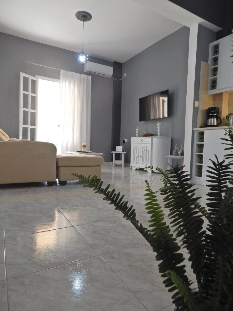 Cozy 2 Bedrooms Apartment on the Hill W/Netflix