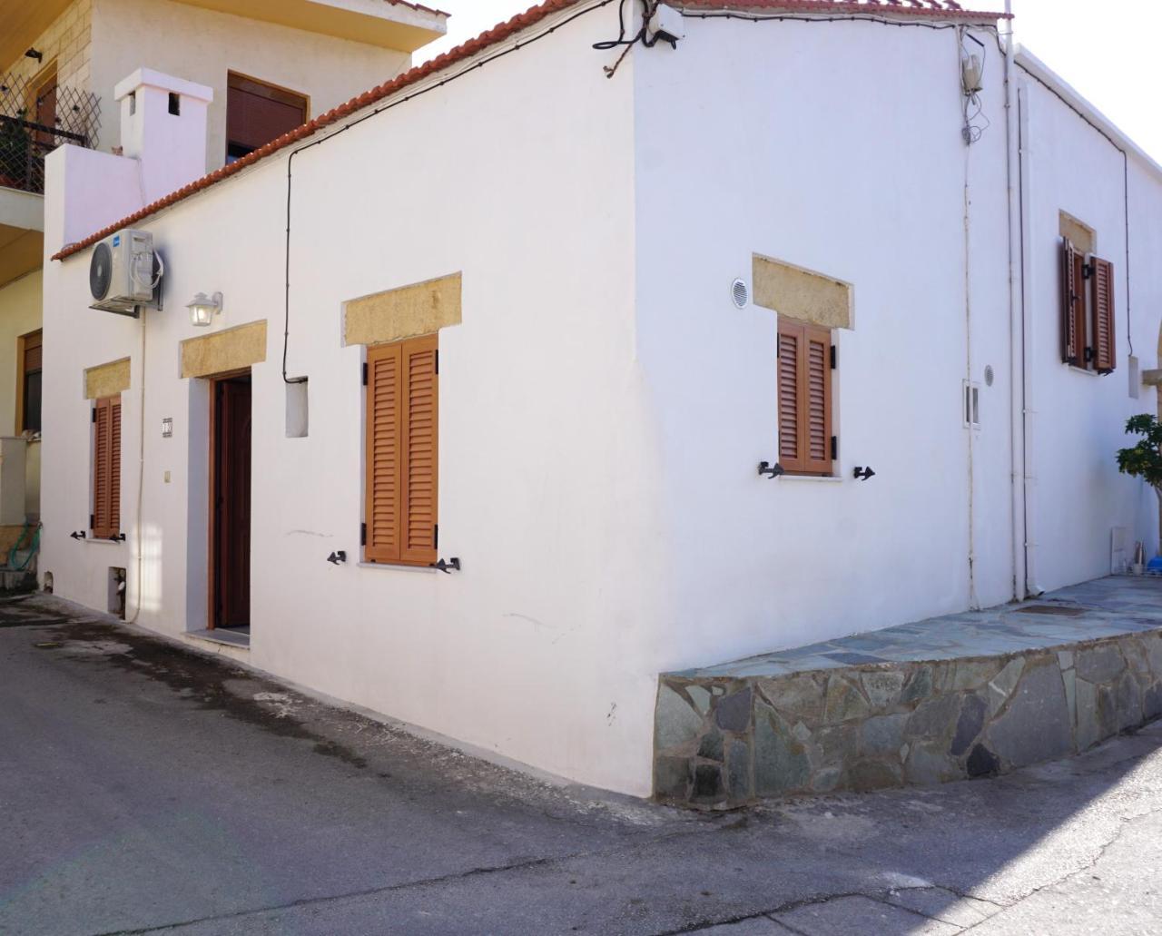 Alicia's Traditional Home in Paradisi