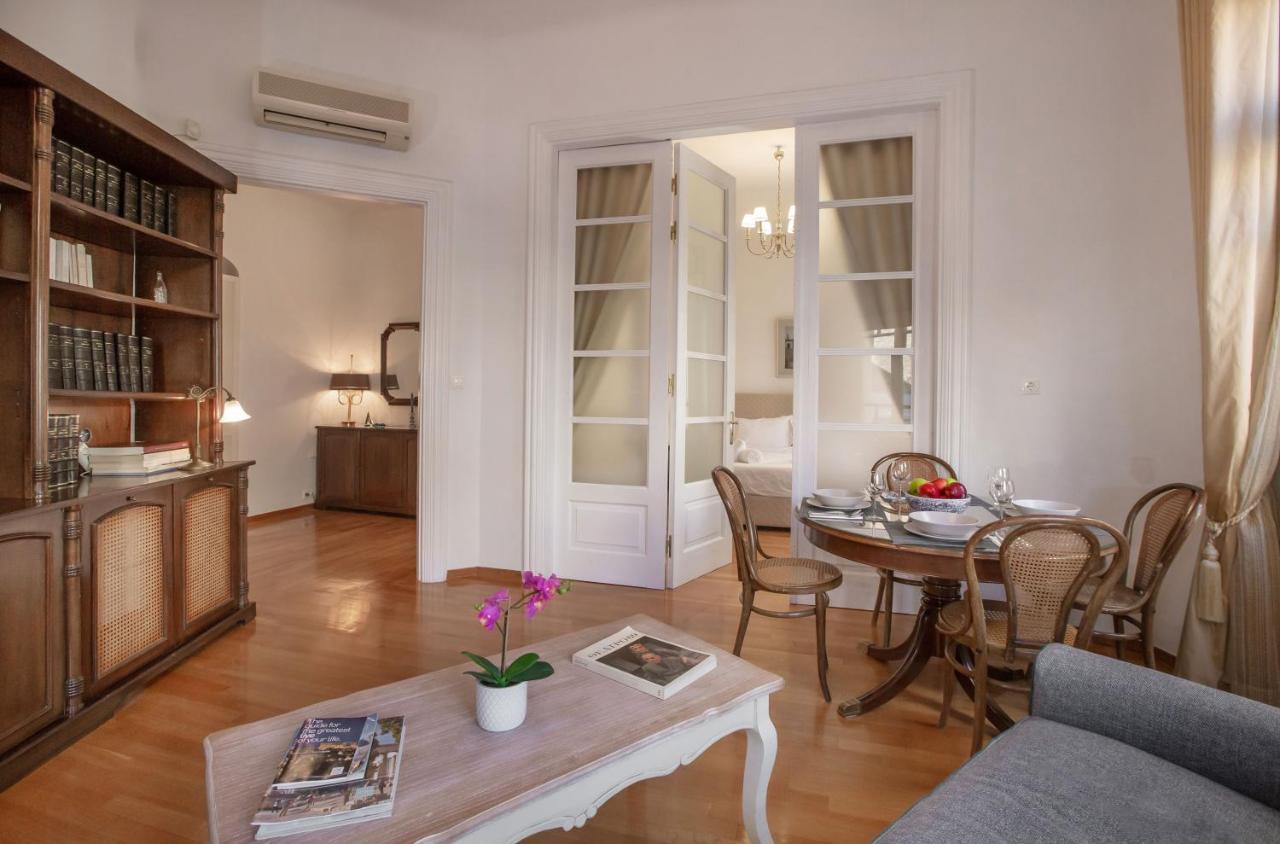 Neoclassical Apartment Close To Syntagma-Plaka by Ghh