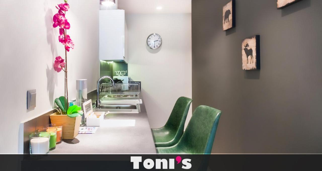Toni's Studio for Couples Near Acropolis Museum (Adults Only)