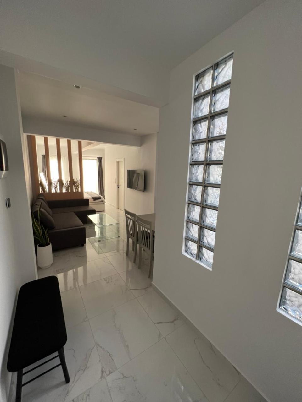 Modern 1-Bedroom Apartment in the City Center 2