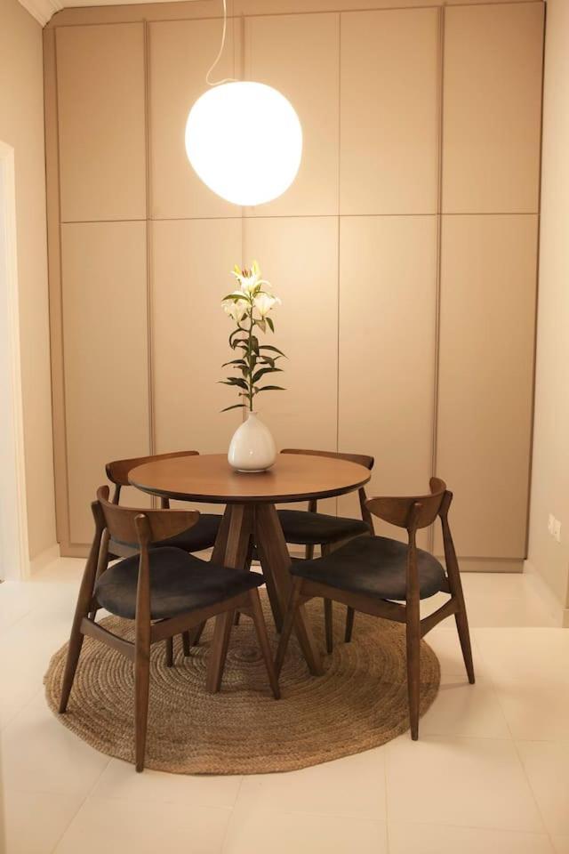 Chic & Comfortable Central Apart, Close To National Archeological Museum!