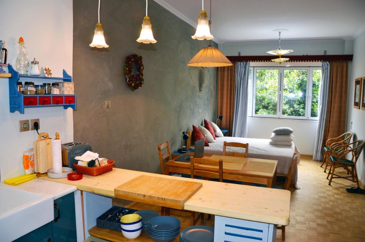 Mia's Cozy Flat in Ermou, 3 Min From "Monastiraki"