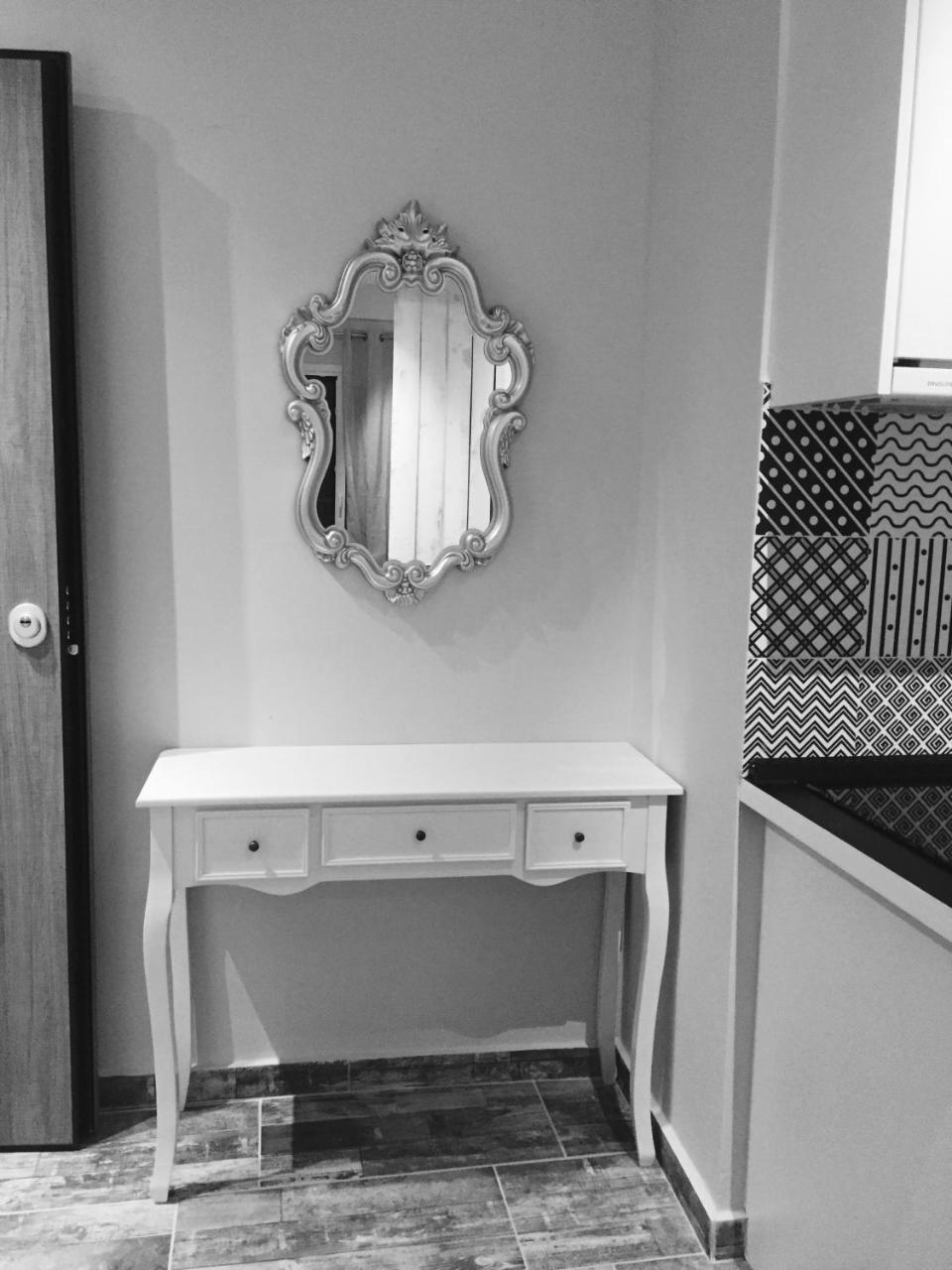 Vivian House 1