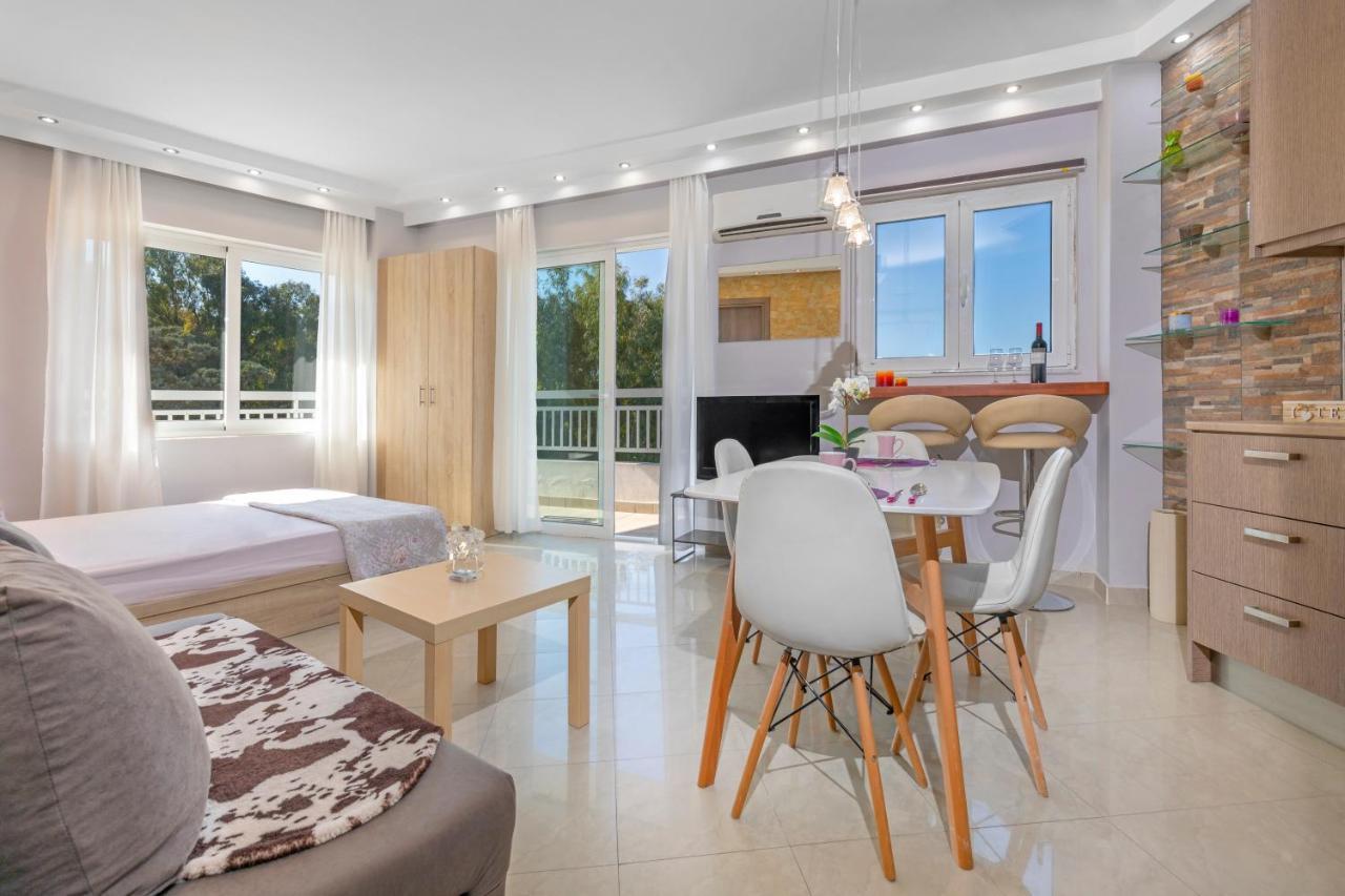 4. Sea View Luxury Suite for 4 in Rhodes Centre!