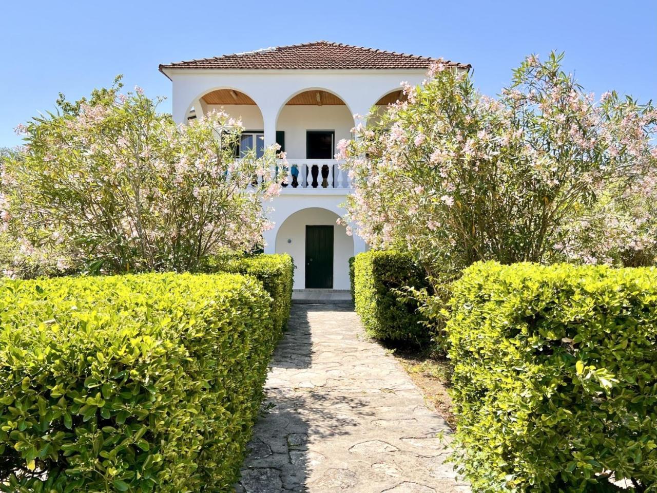 Astra Beach House by Dadovillas
