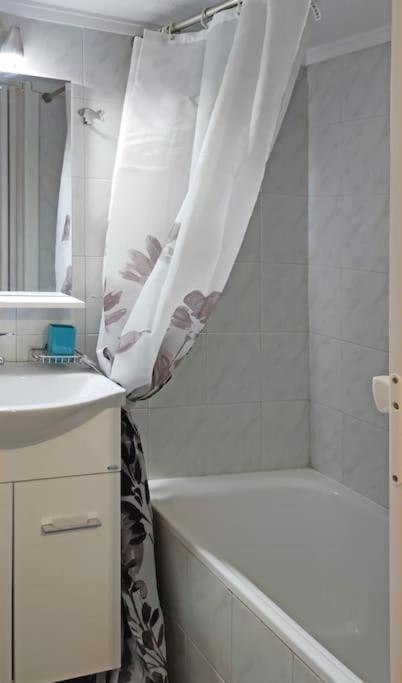Cozy Studio, 1min From Kamara 2