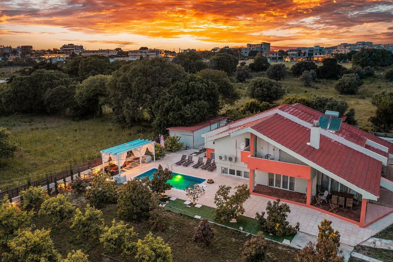 Artzy Villa 1
