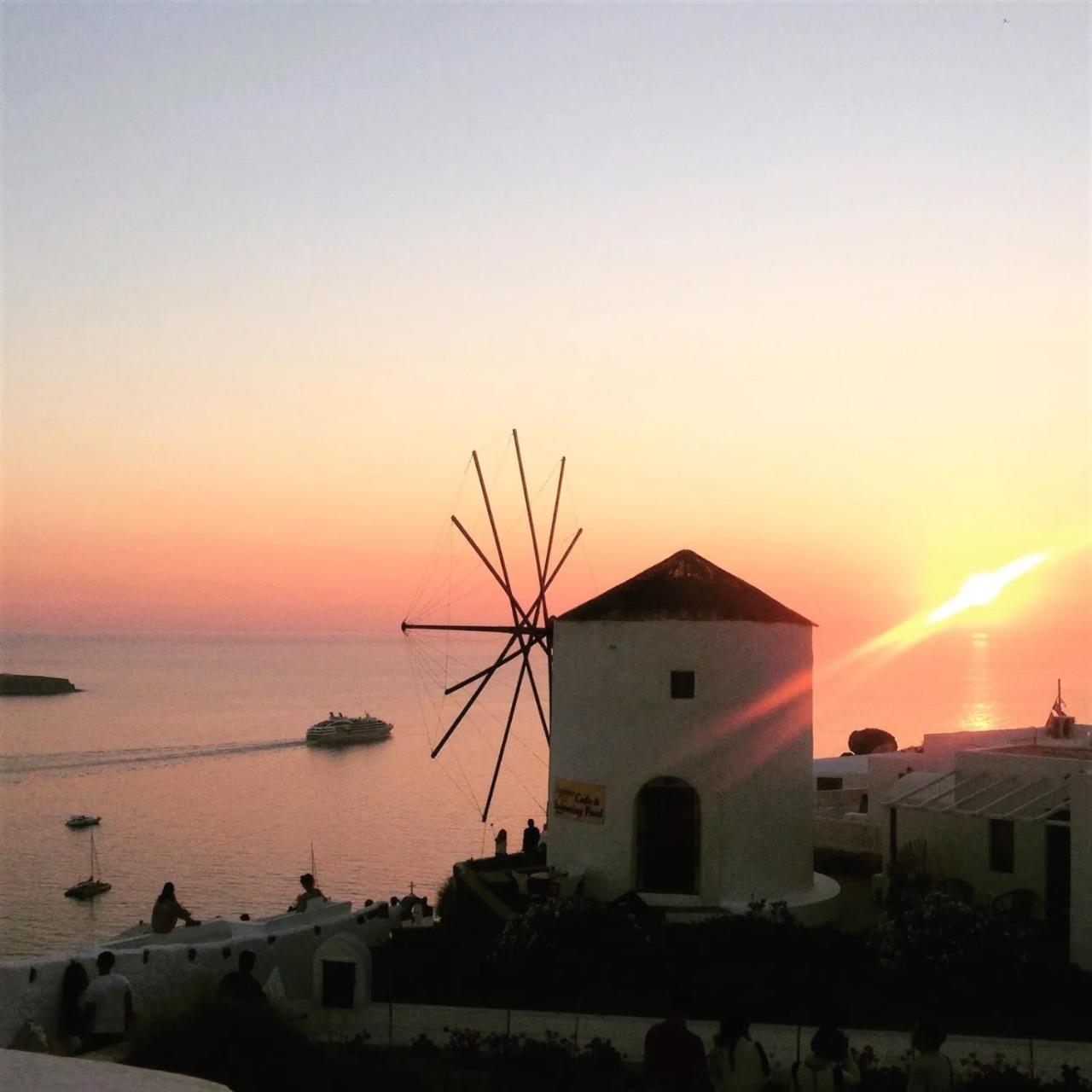 Lioyerma Windmill Villa with Outdoor Hot Tub