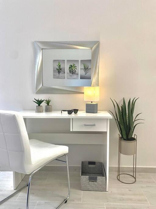 Elia Room & Garden II (New Entry)