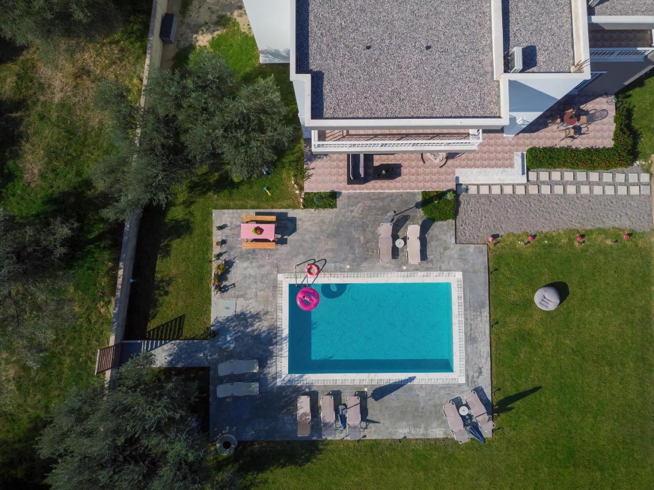 Mika Villa 2