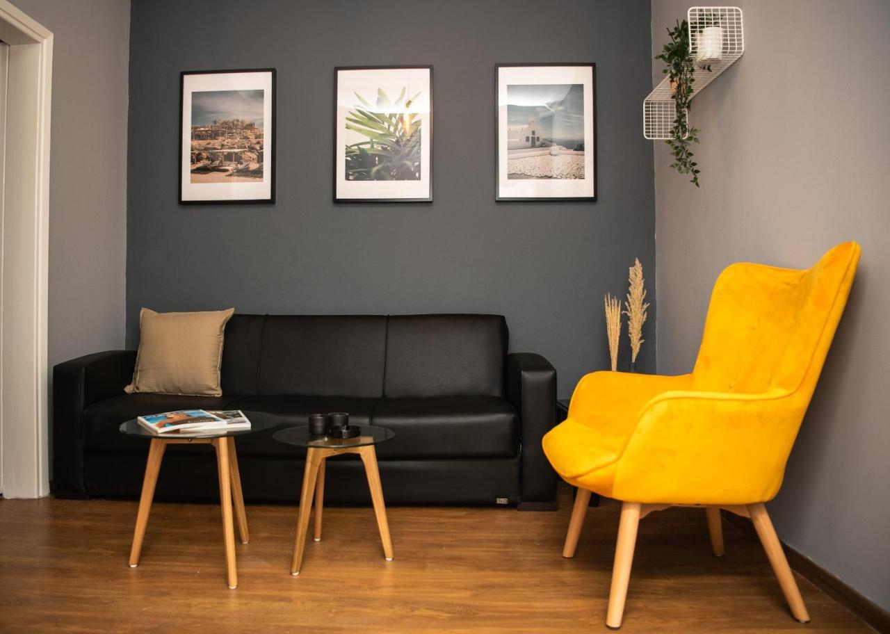 Grey & Cozy Luxury Apartment 1