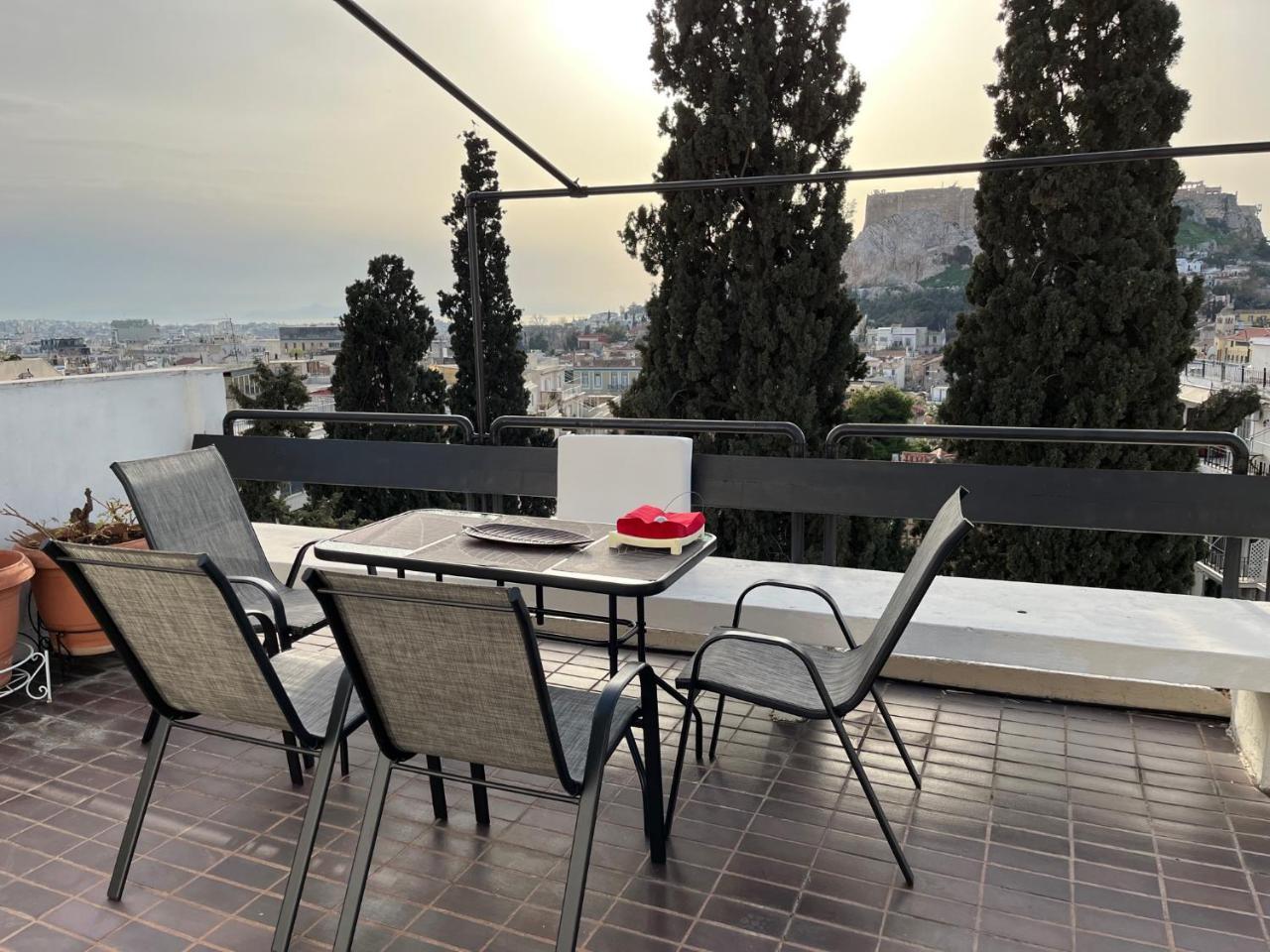 So Athens - Luminous Duplex Apt in Plaka, Acropolis Views