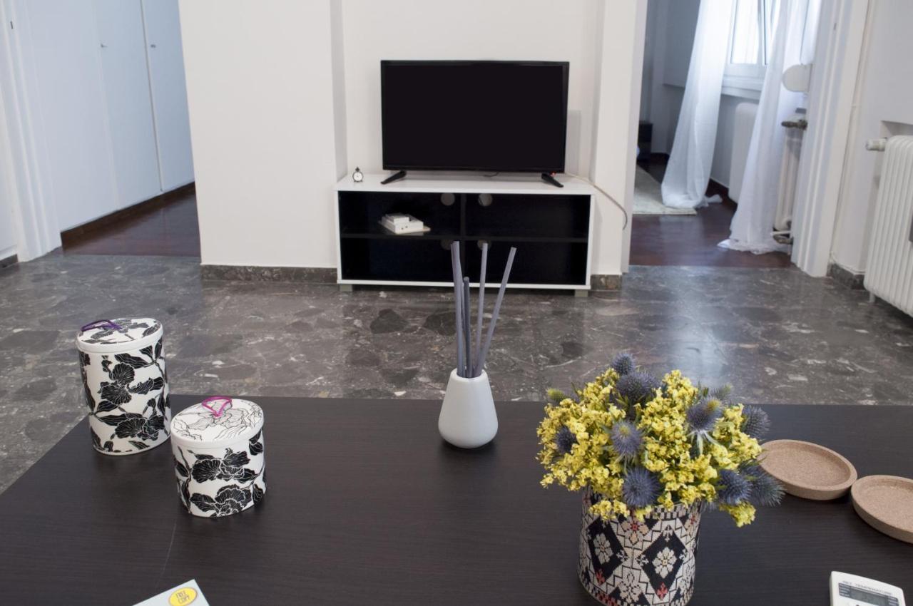 Modern Flat, Vibrant And Excellent Spot!!