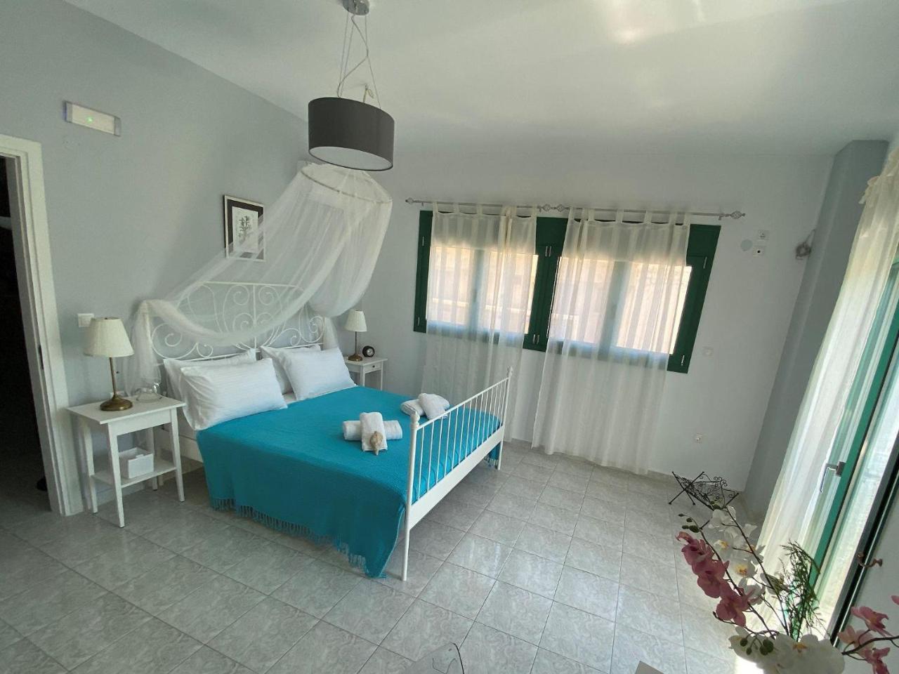 Paraskevi's Apt - City Center W/ Lovely Park View