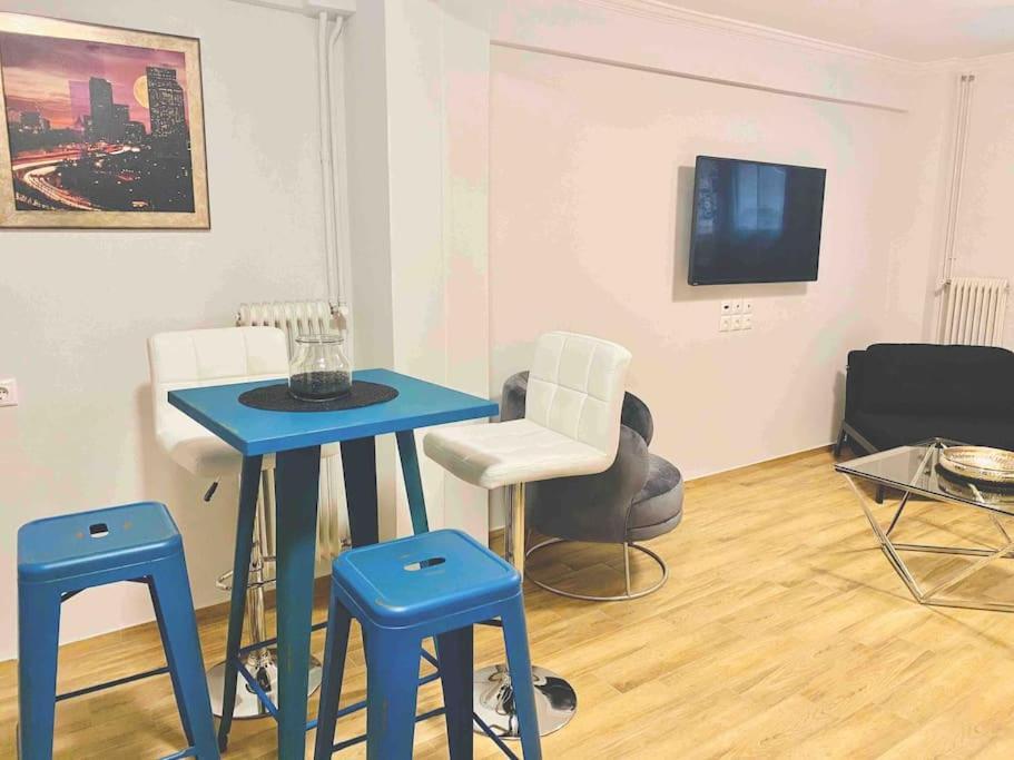 Amazing New Elegant Apt in the Shadow of Acropolis (And Netflix)