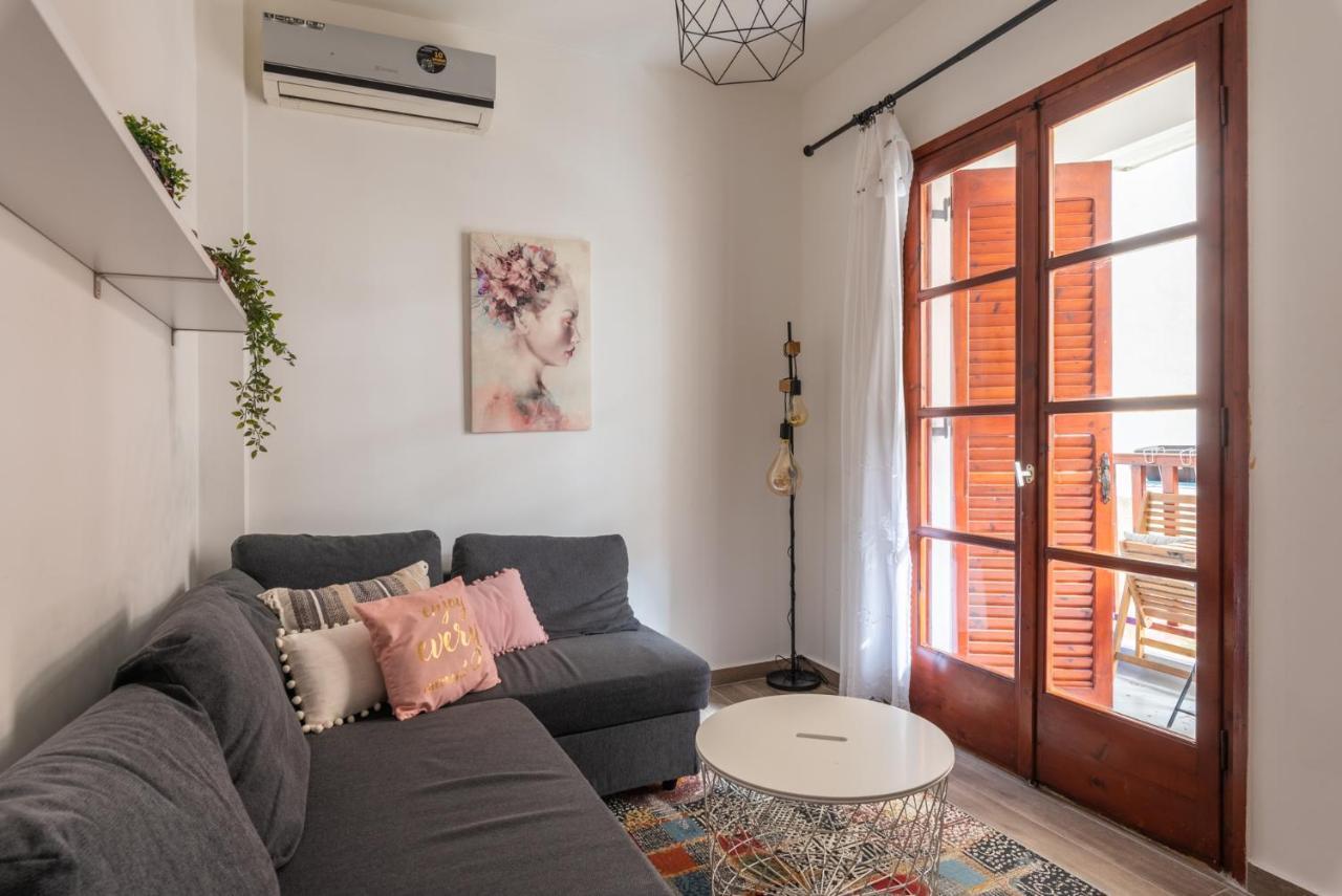 Retro Boutique Apt W Balcony in Historical Area 1